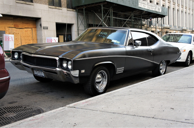 Buick Skylark na ulicach Nowego Jorku