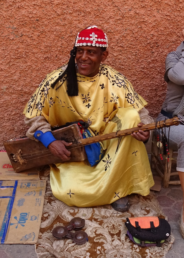 Uliczny grajek - Maroko