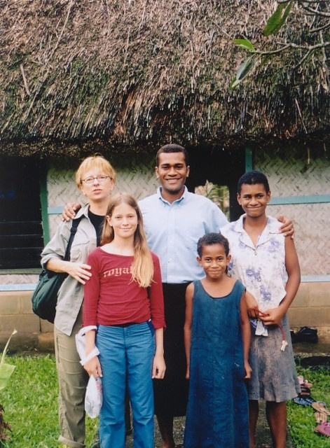 dw Jola i Kamila z rodzinką z Fidżi -