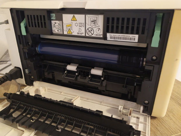 Xerox Phaser 3010 - Czarny pasek na lewej stronie kartki