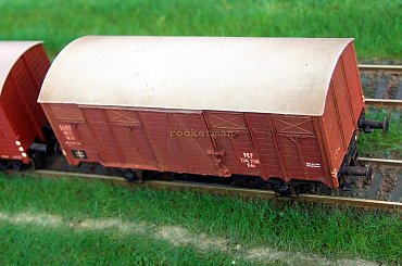 Wagon kryty pochodzenia francuskiego z naniesionymi śladami eksploatacji kolej PKP . Model w skali 1:87 H0. Autentyczny numer inwenterzowy. H0 #PKP #wagon #kryty #Kdn
