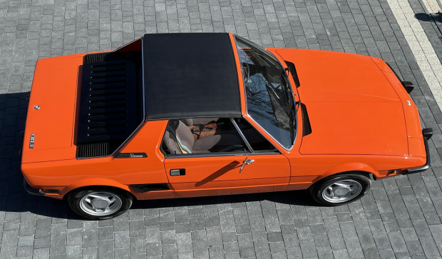 Fiat X1/9 orange