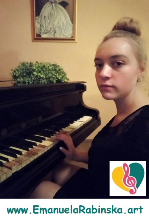 Pianistka_Emanuela_podczas_gry_na_fortepianie_ksiecia_Gustava