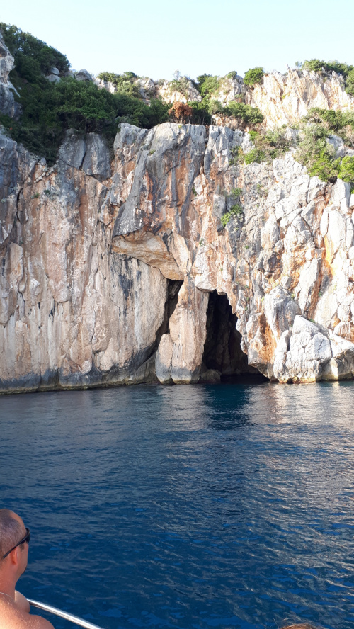 Jaskinie dostępne tylko od morza